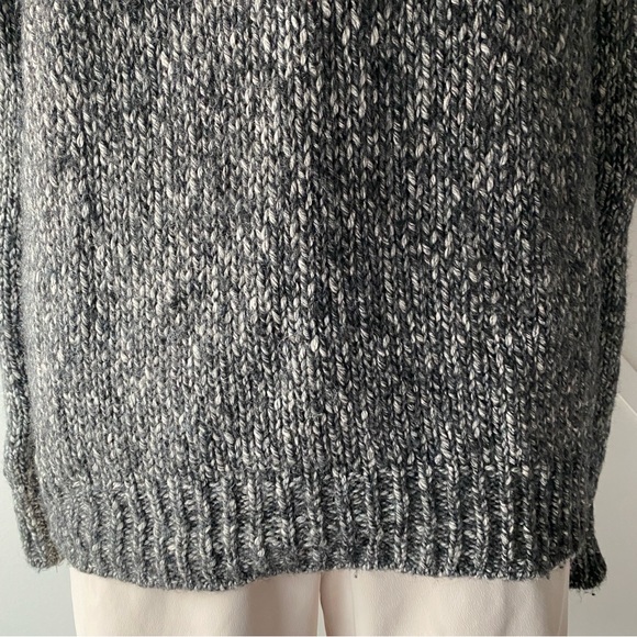 Theory V-Neck Wool Blend Gray Sweater - M - Picture 8 of 12